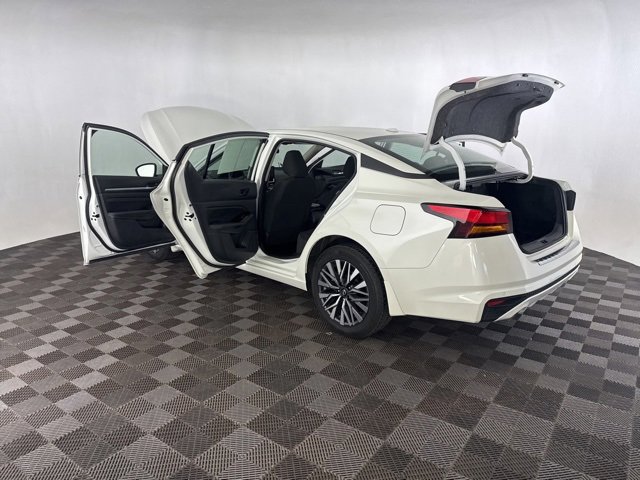 Used 2023 Nissan Altima 2.5 SV w/ SV Premium Package image 16