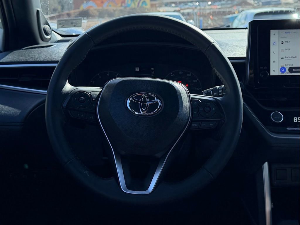 Used 2025 Toyota Corolla Cross AWD Hybrid w/ Moonroof Package image 25