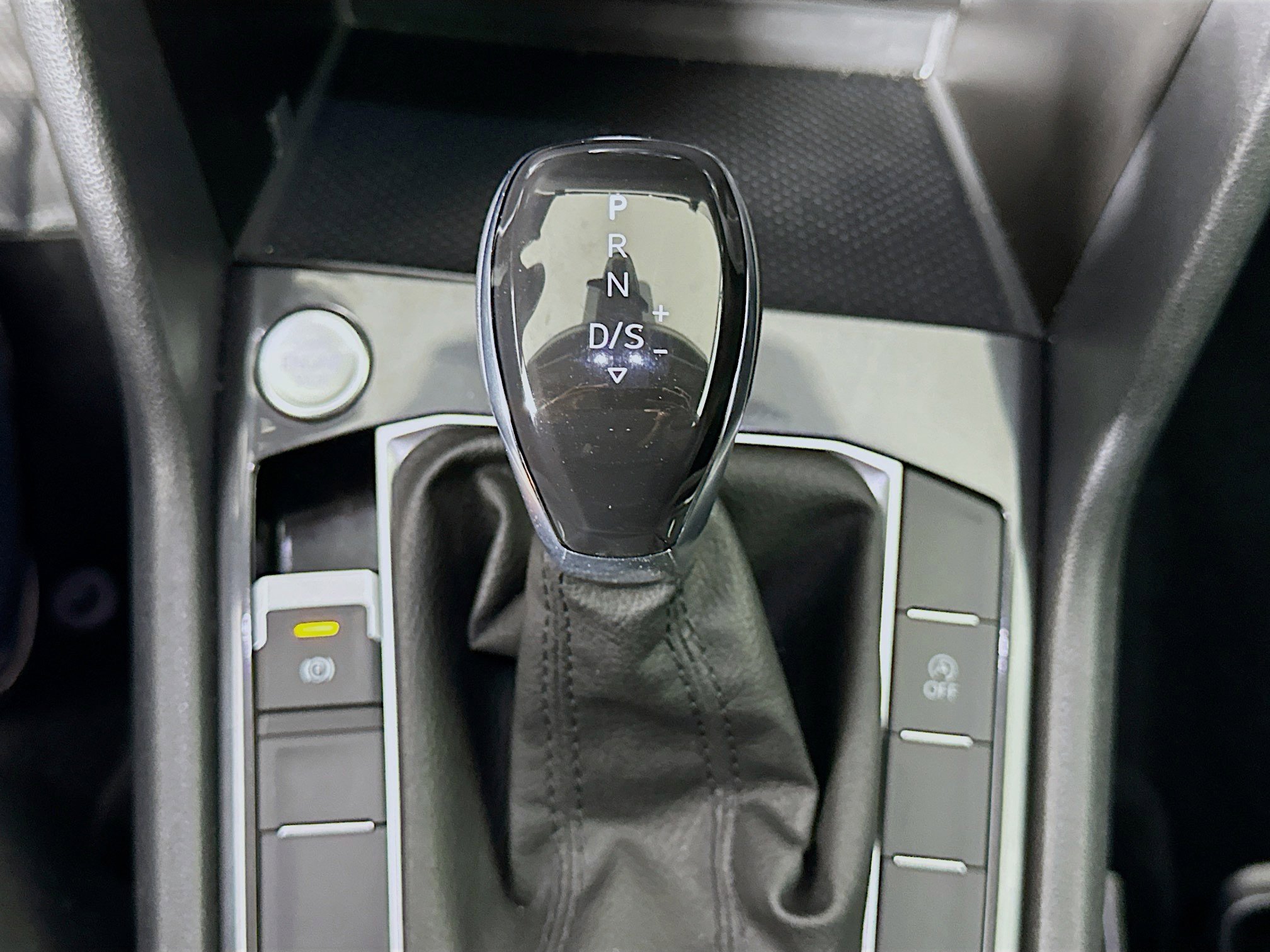 Used 2024 Volkswagen Tiguan Wolfsburg Edition image 24