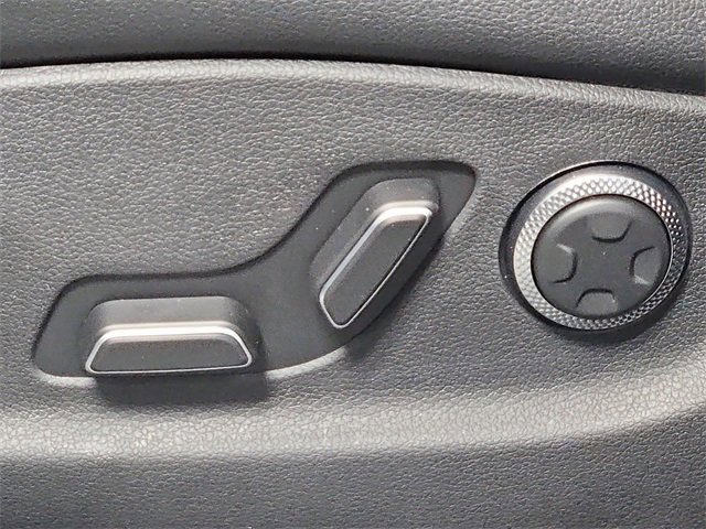 Used 2026 Genesis GV70 2.5T Select image 24