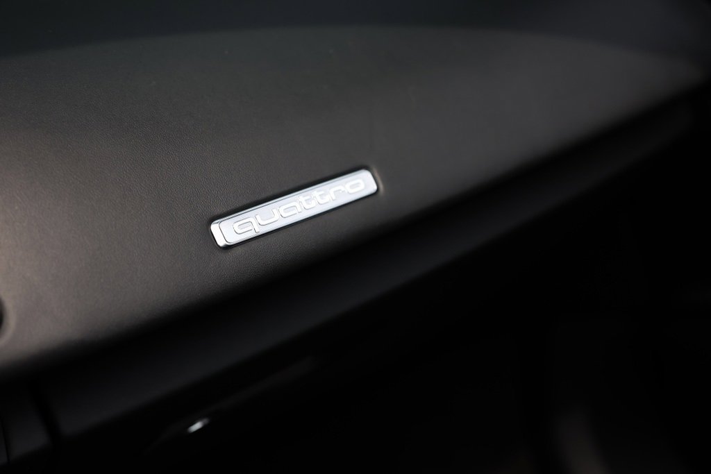 Used 2018 Audi R8 V10 plus w/ Full Leather Package image 33