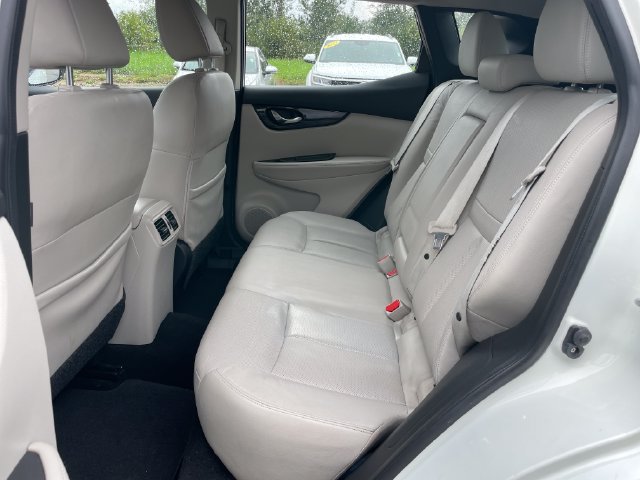 Used 2017 Nissan Rogue Sport SL w/ SL Premium Package FWD image 28