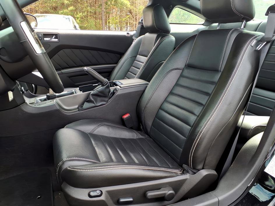 Used 2010 Ford Mustang GT image 17