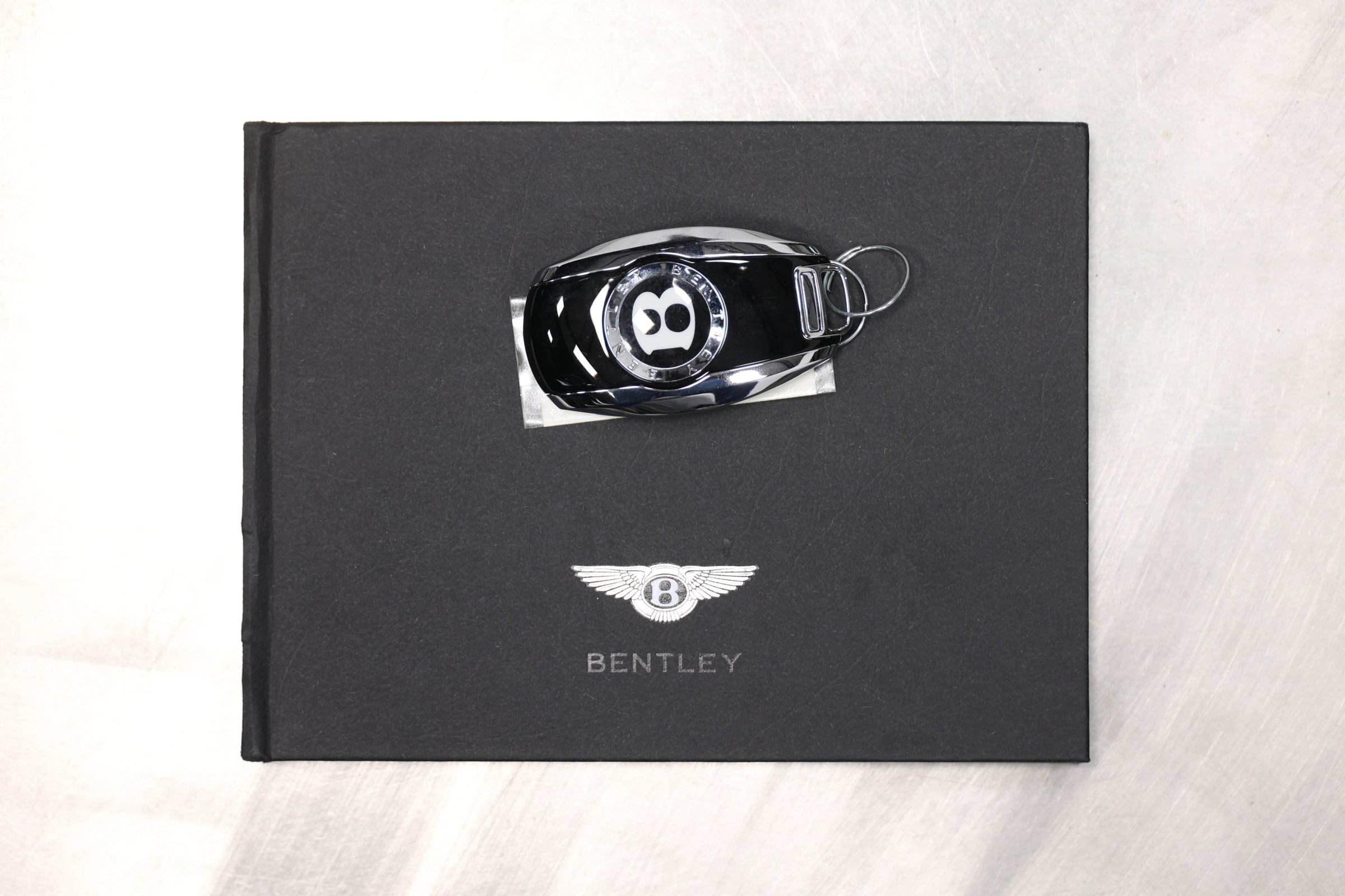 Used 2023 Bentley Bentayga Extended Wheelbase AWD/4WD image 6