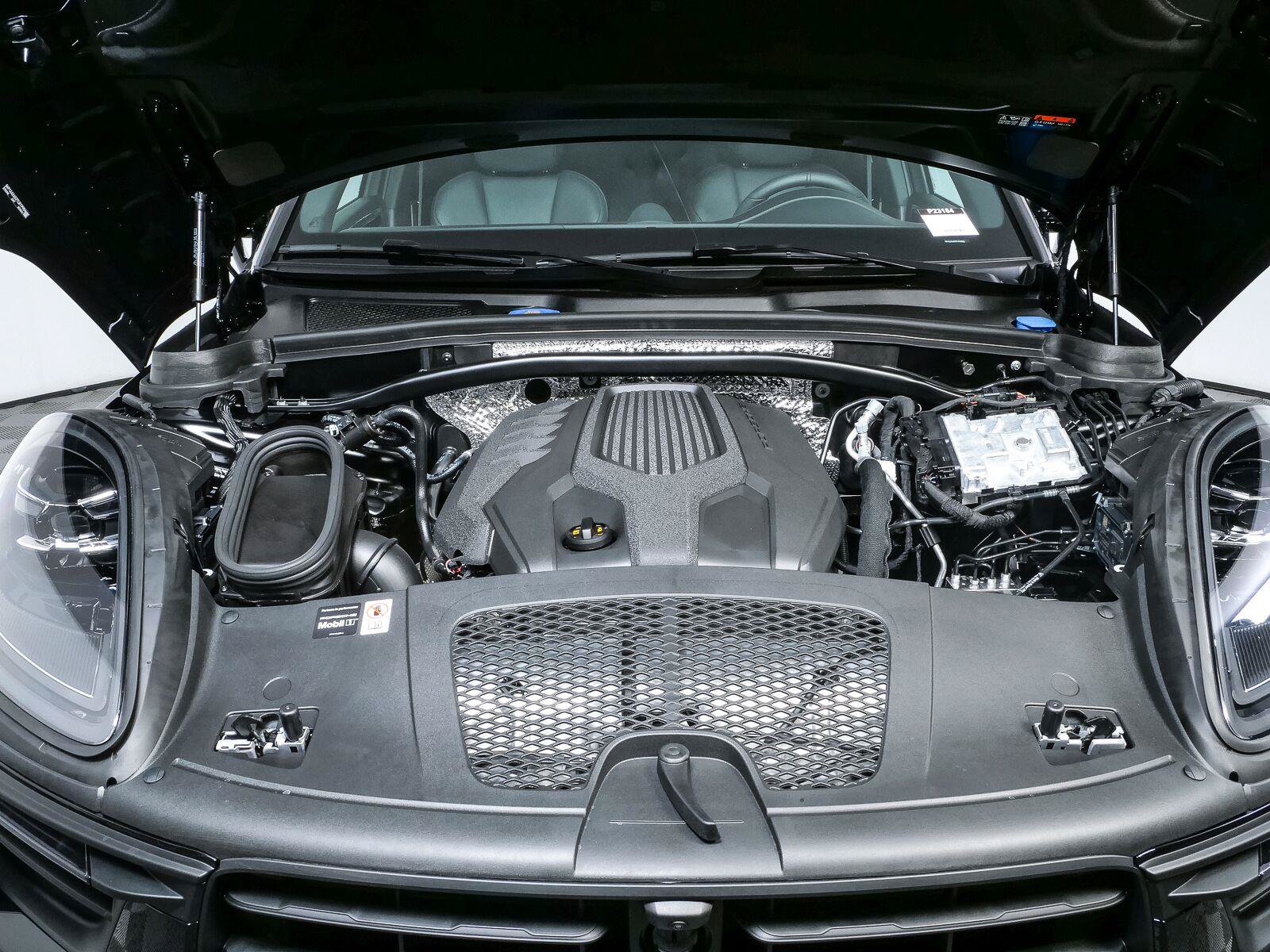 New 2026 Porsche Macan Turbo AWD/4WD image 36