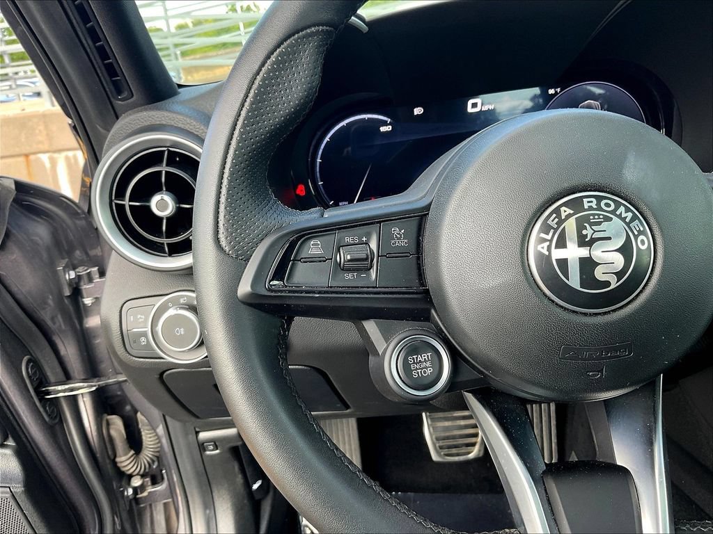 Used 2024 Alfa Romeo Giulia Ti AWD/4WD image 11