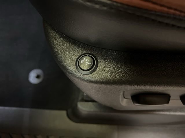 Used 2025 Chevrolet Tahoe LS image 40