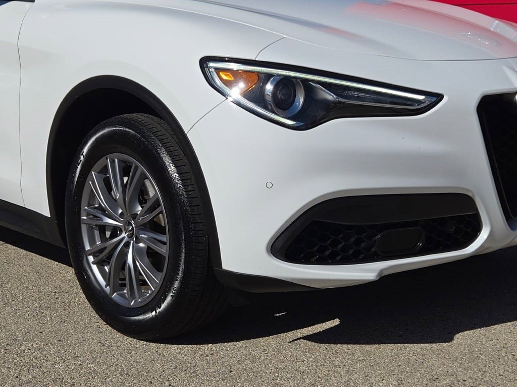 Used 2022 Alfa Romeo Stelvio Sprint image 3