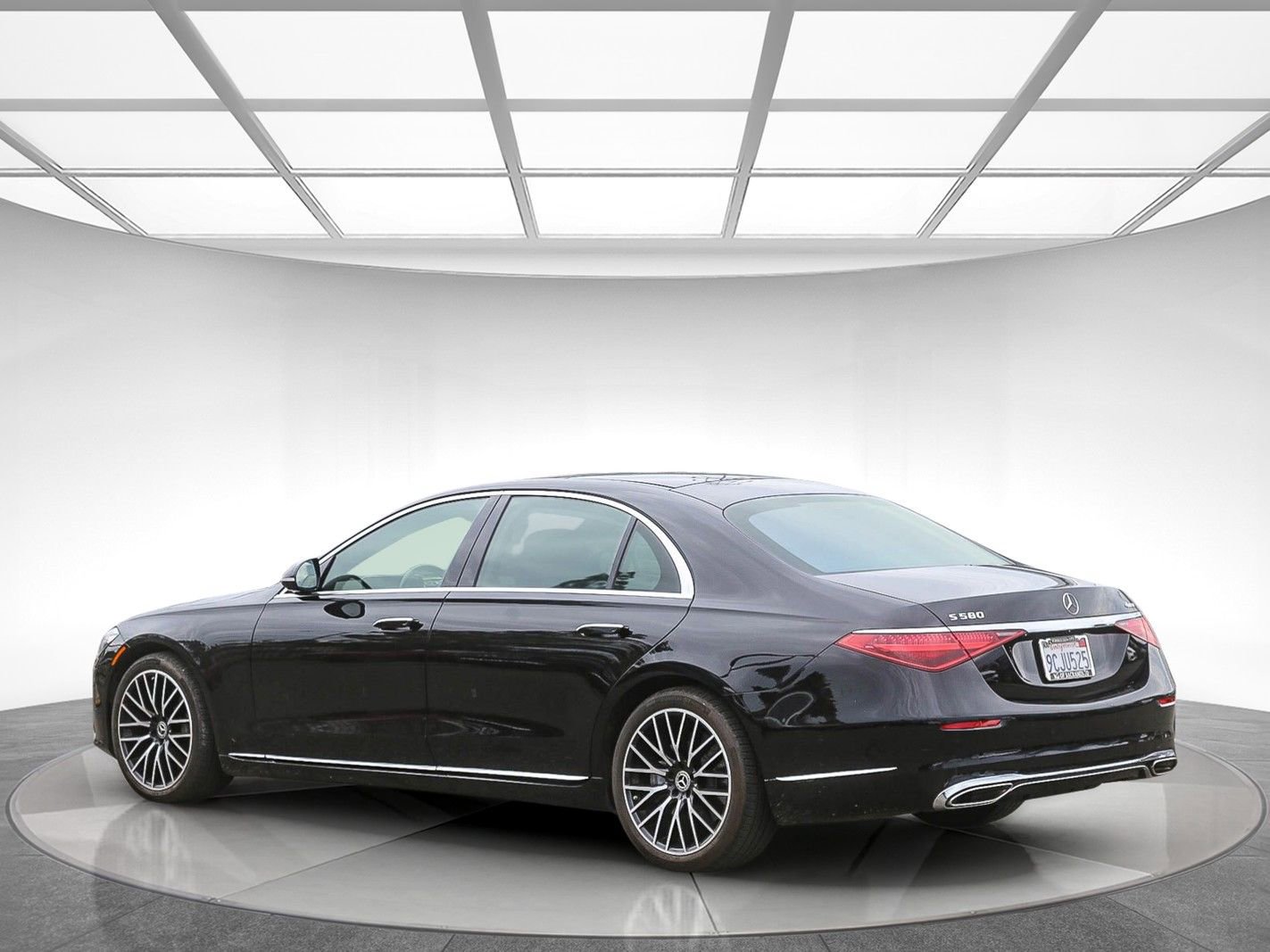 Used 2022 Mercedes-Benz S 580 4MATIC Sedan image 2
