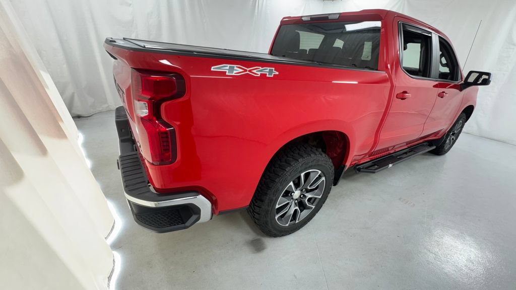 Used 2022 Chevrolet Silverado 1500 LT AWD/4WD image 3