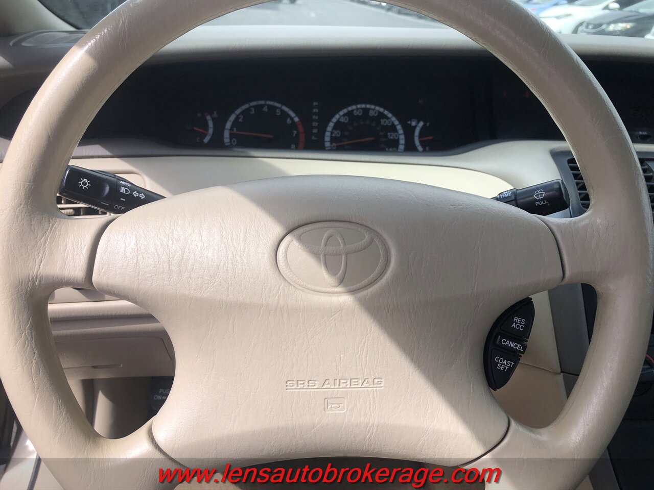Used 2001 Toyota Avalon XLS FWD image 12