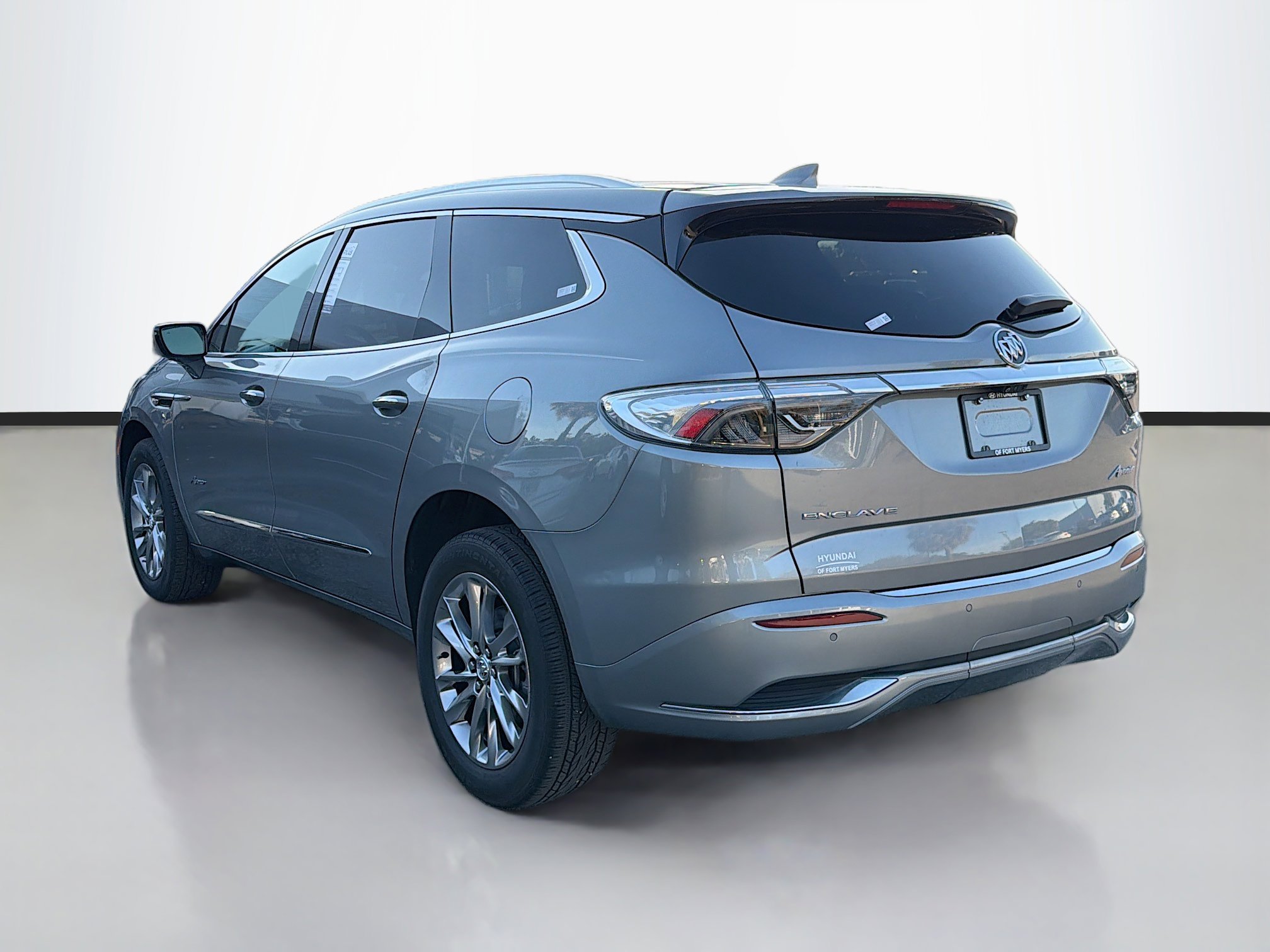 Used 2023 Buick Enclave Avenir w/ Avenir Technology Package image 5