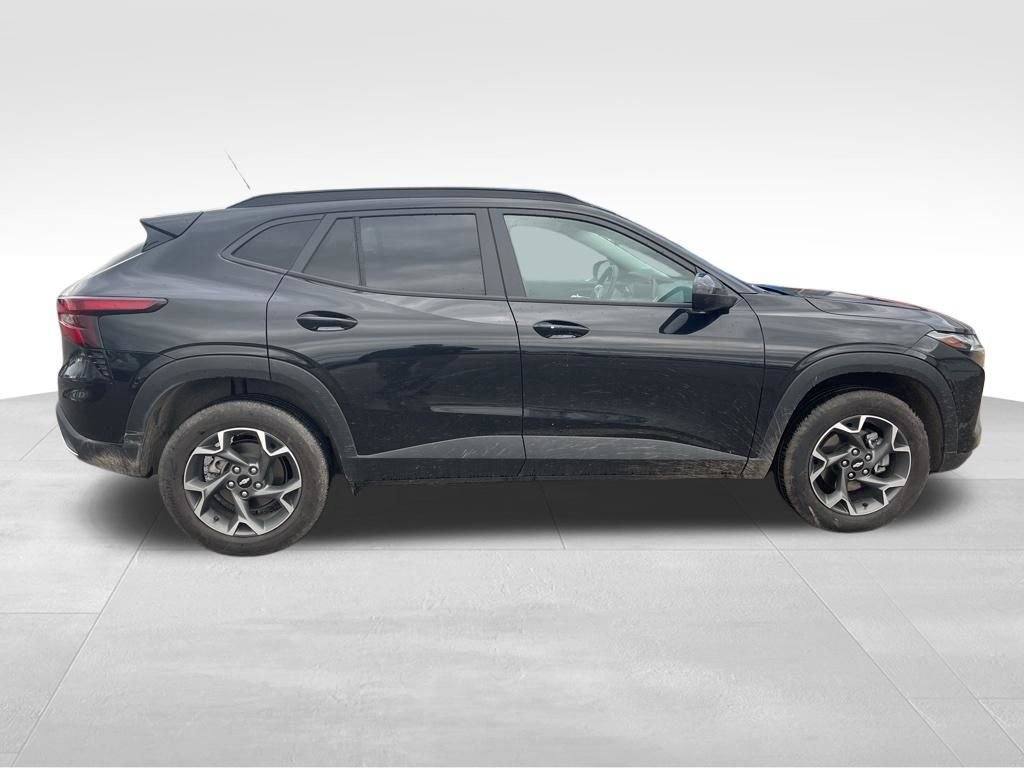 Certified 2024 Chevrolet Trax LT w/ LT Convenience Package FWD image 9
