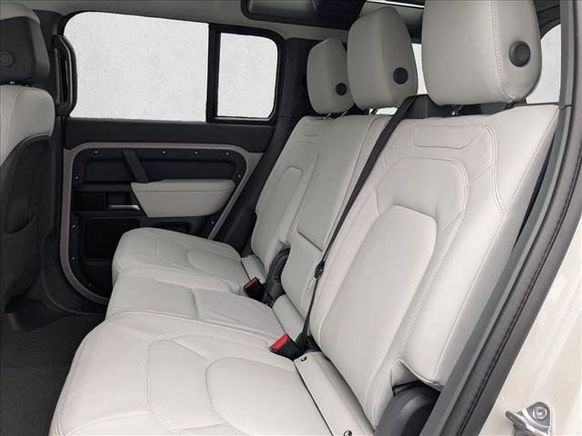 New 2026 Land Rover Defender 110 X-Dynamic SE AWD/4WD image 16