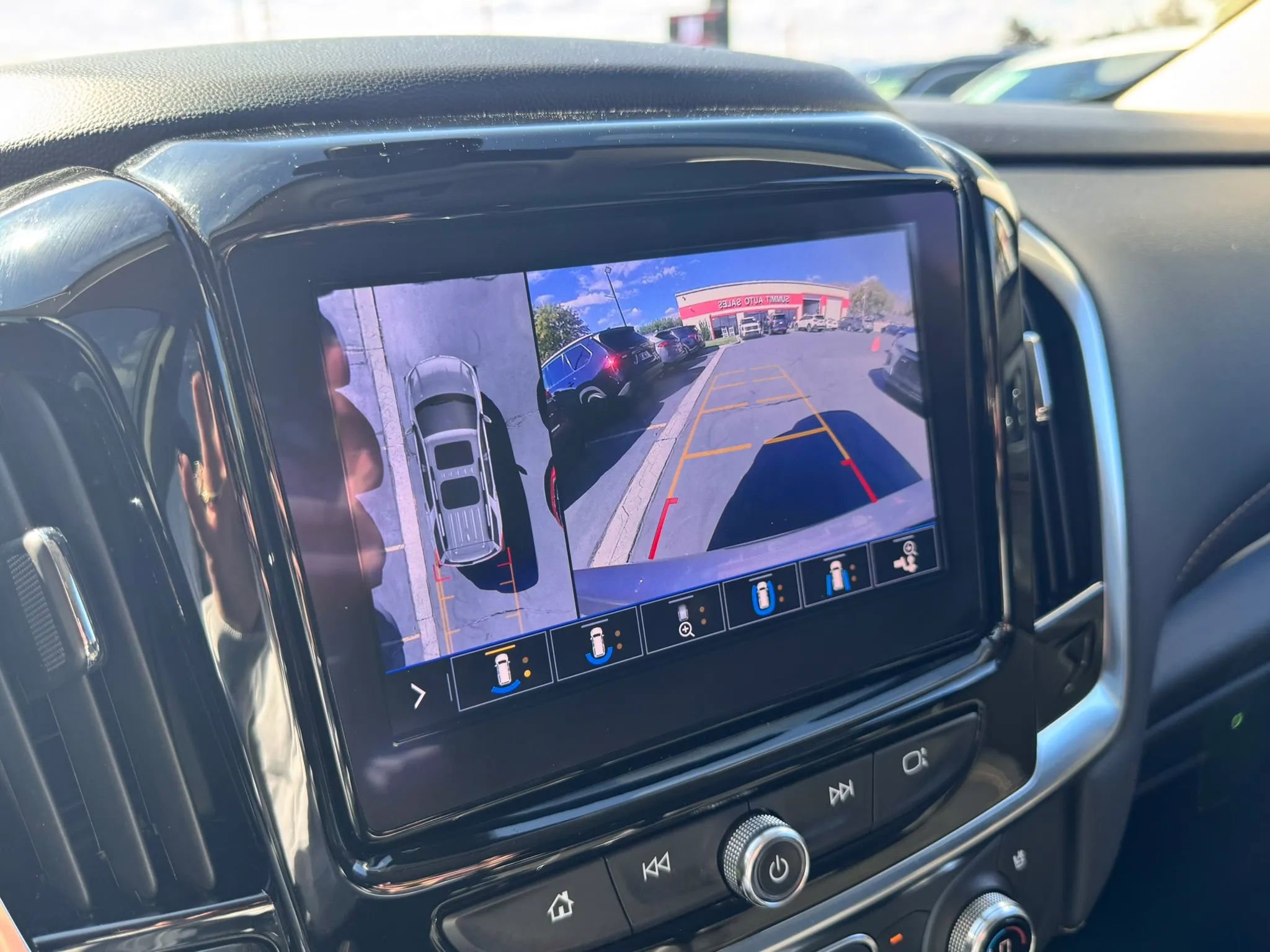 Used 2021 Chevrolet Traverse Premier AWD/4WD image 23