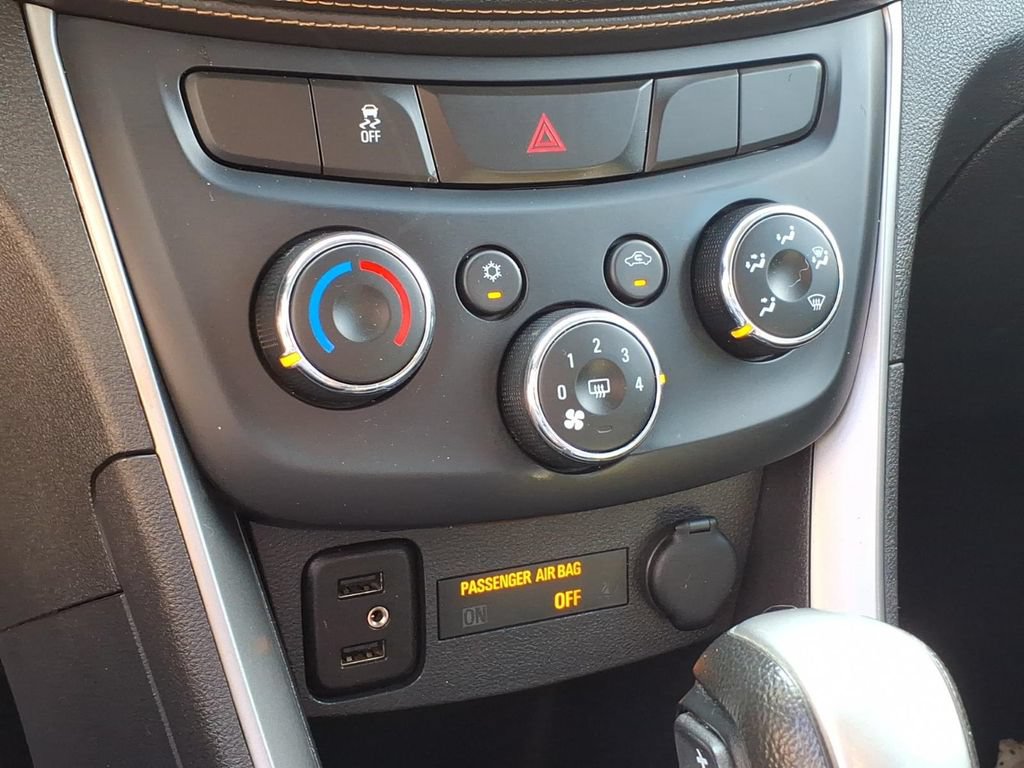 Used 2017 Chevrolet Trax LT AWD/4WD image 22
