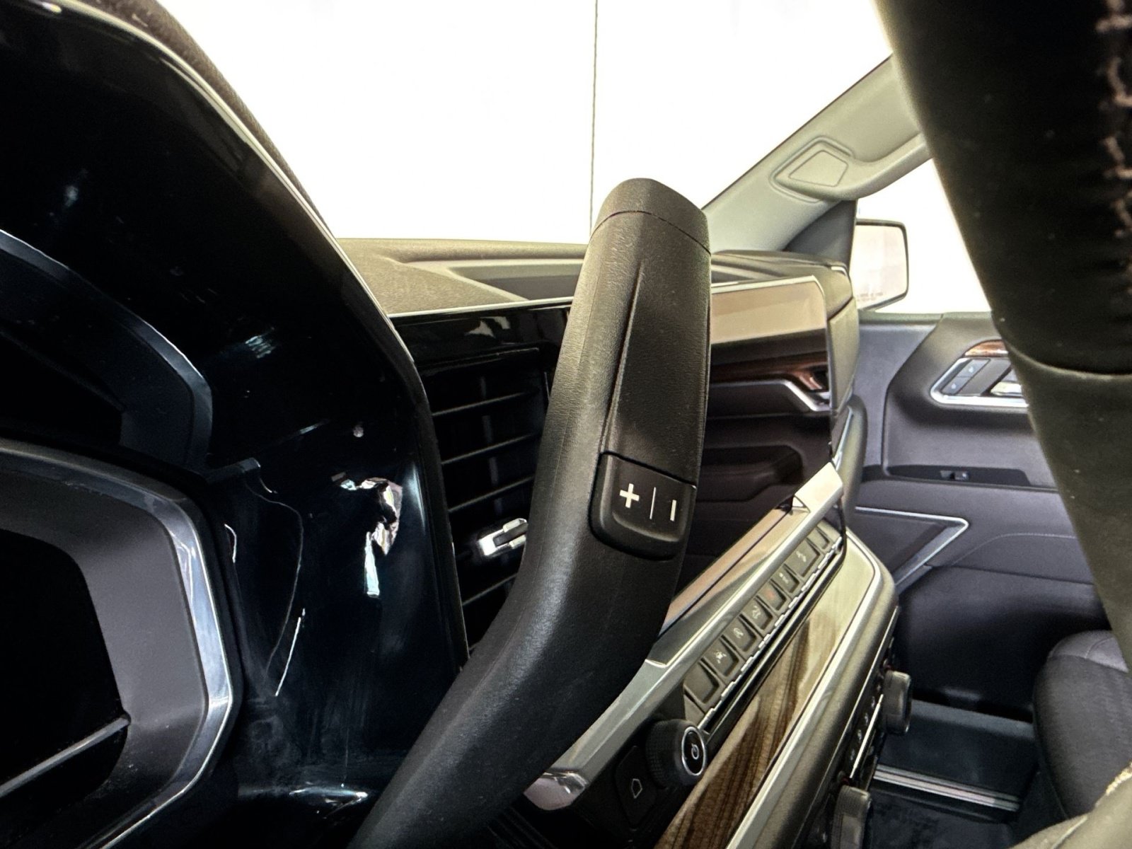 Used 2023 Chevrolet Silverado 1500 LT AWD/4WD image 22