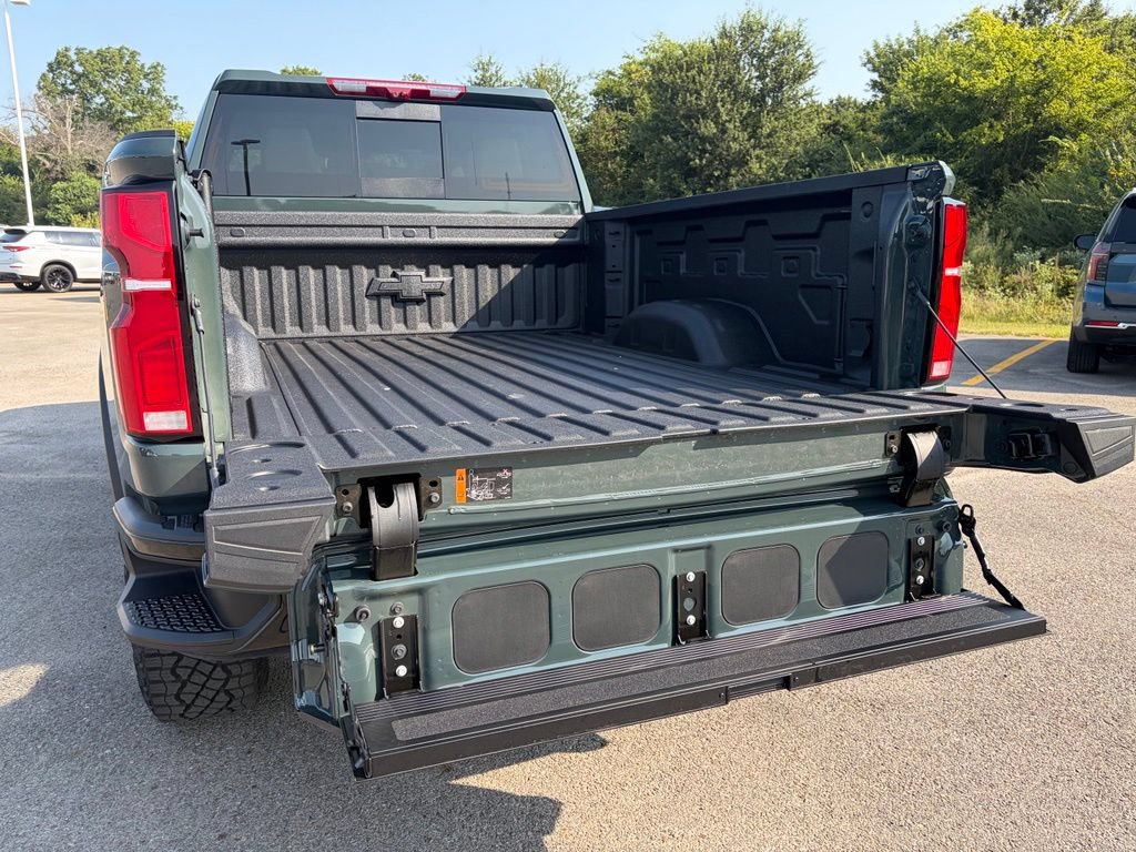 New 2026 Chevrolet Silverado 2500 ZR2 AWD/4WD image 13