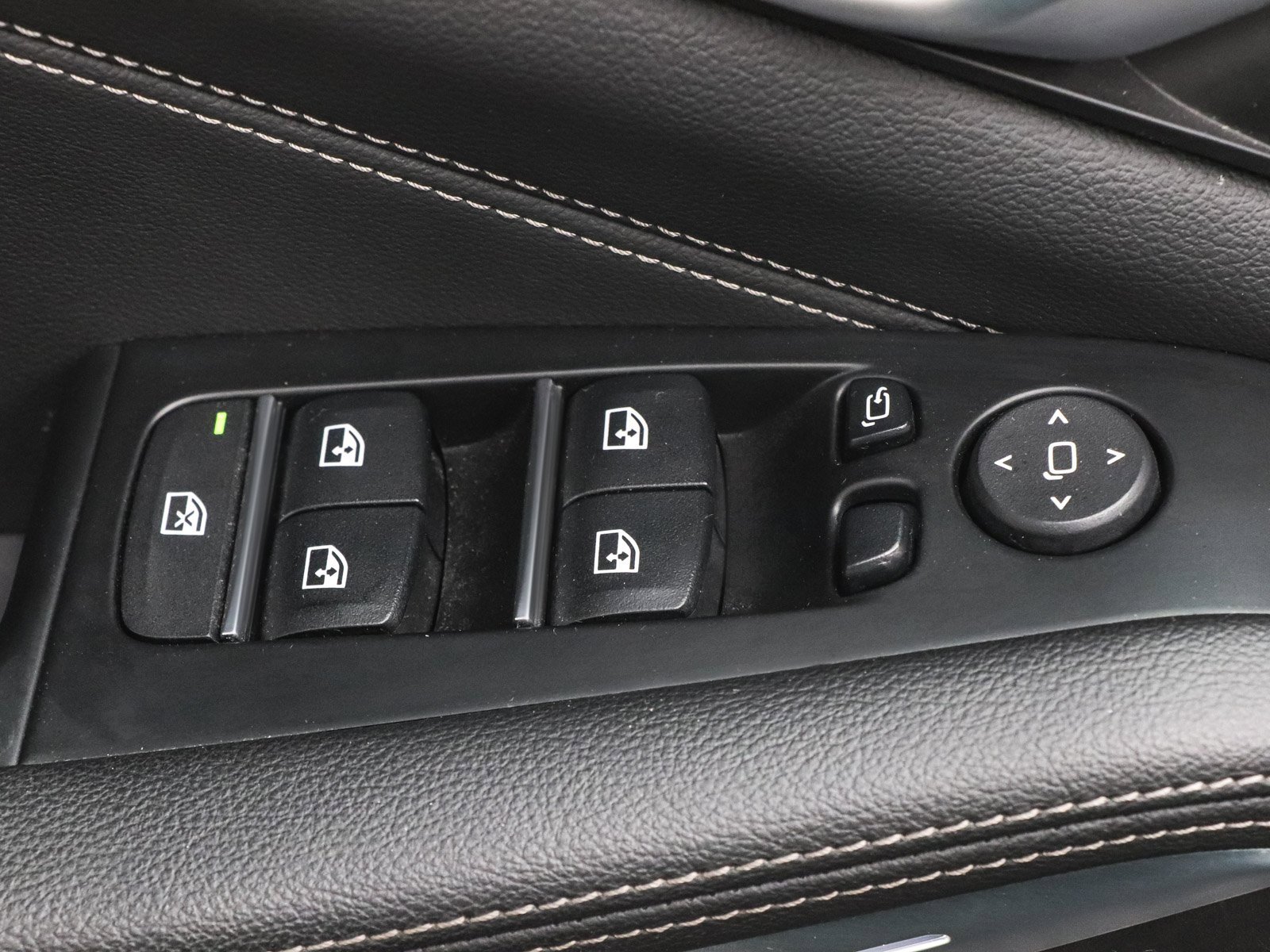 Used 2022 BMW X5 M50i w/ Executive Package image 15