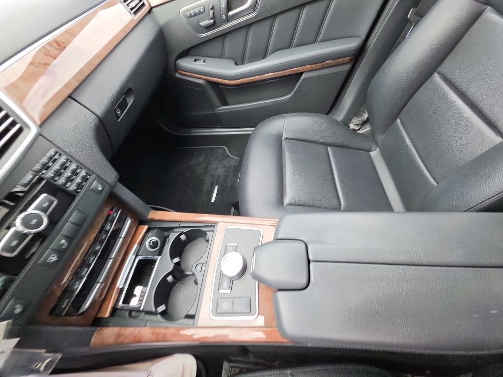 Used 2013 Mercedes-Benz E 350 4MATIC Sedan image 25