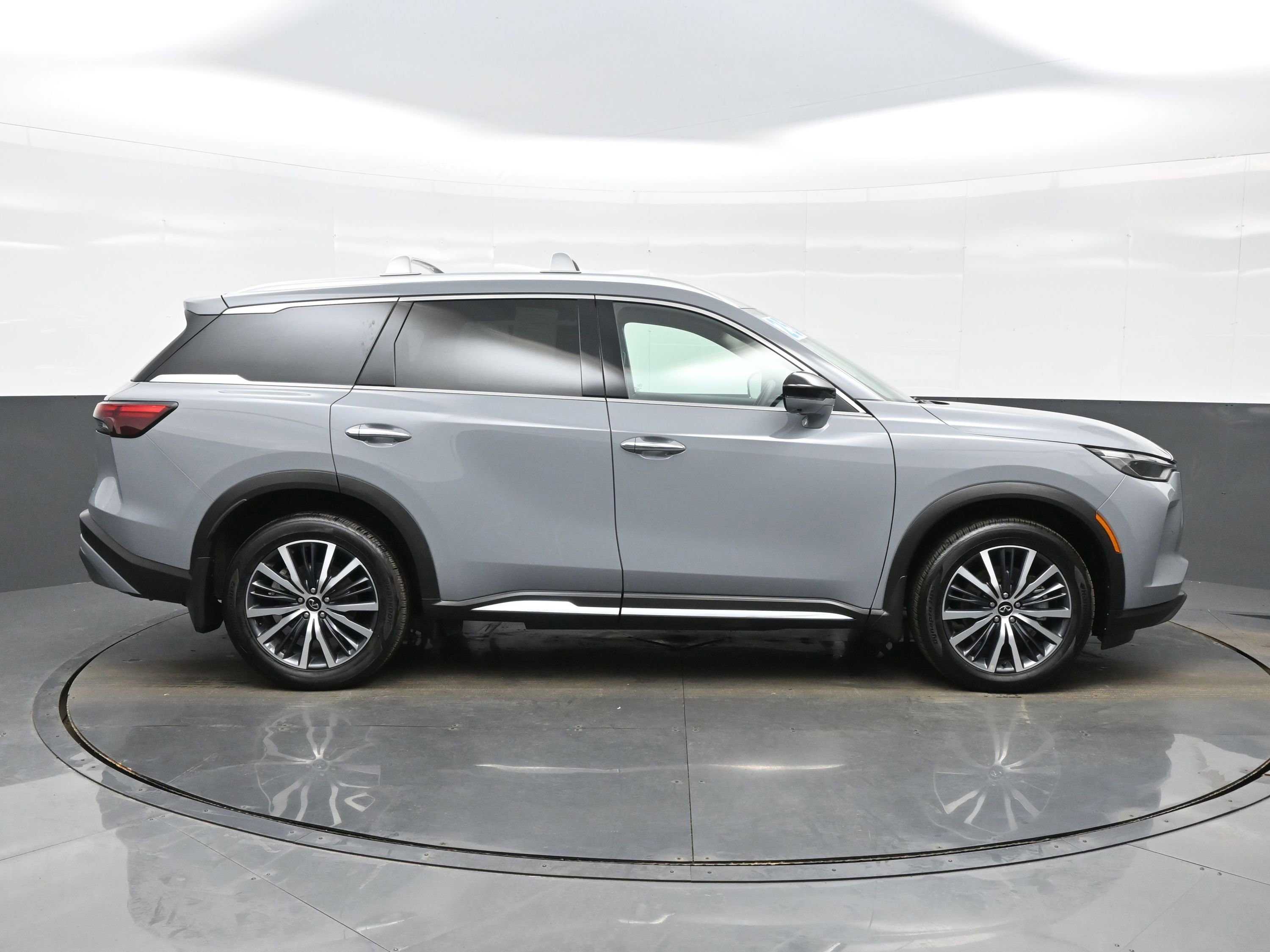 Used 2025 INFINITI QX60 Sensory w/ Vision Package image 7