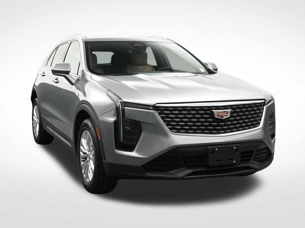 Used 2024 Cadillac XT4 Luxury w/ Cold Weather Package AWD/4WD image 7