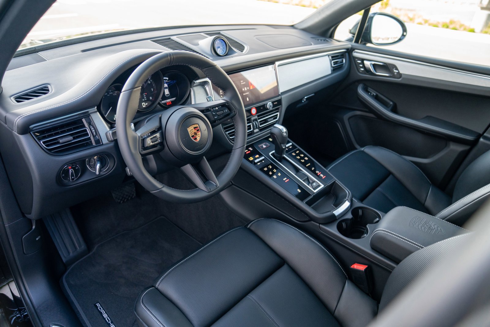 New 2026 Porsche Macan AWD/4WD image 4