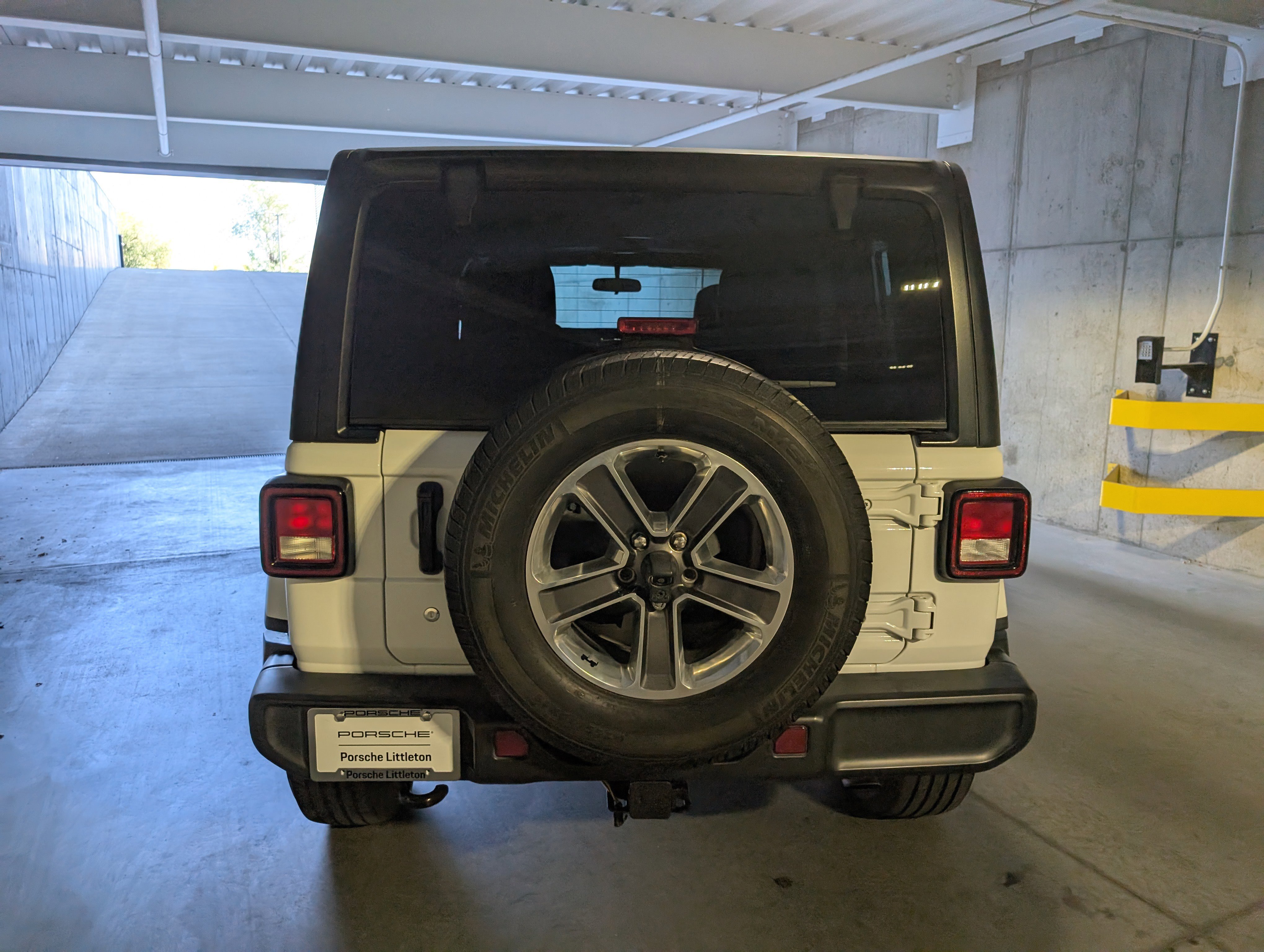 Used 2018 Jeep Wrangler Unlimited Sahara image 8