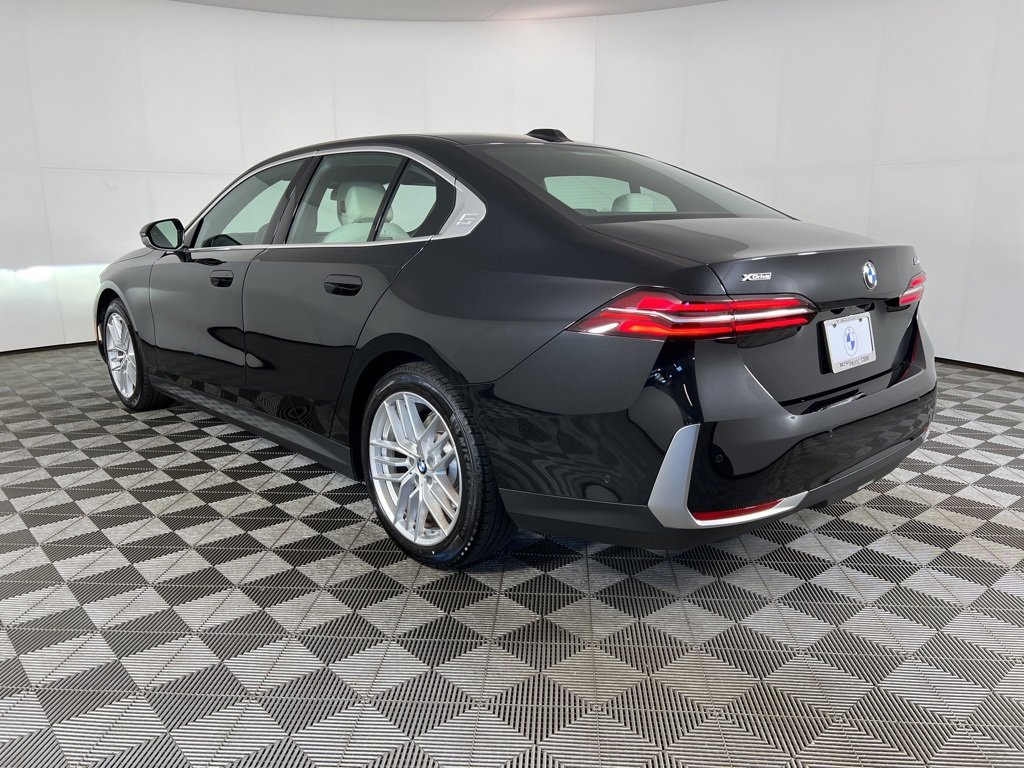 Used 2025 BMW 530i xDrive 530i xDrive w/ Premium Package image 5