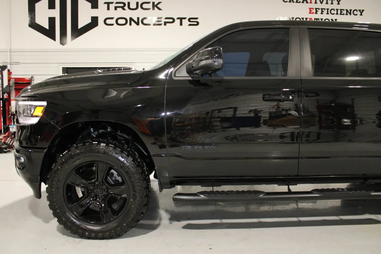 Used 2024 RAM 1500 Laramie AWD/4WD image 24