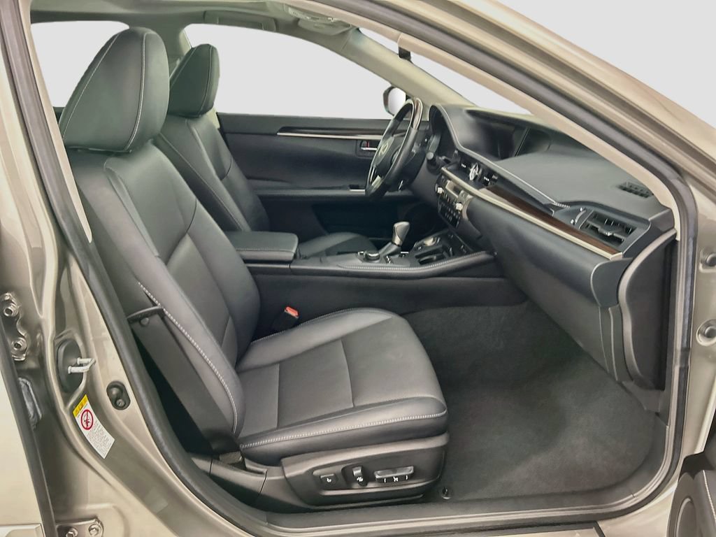 Used 2016 Lexus ES 350 w/ Premium Package w/Wood Trim FWD image 18