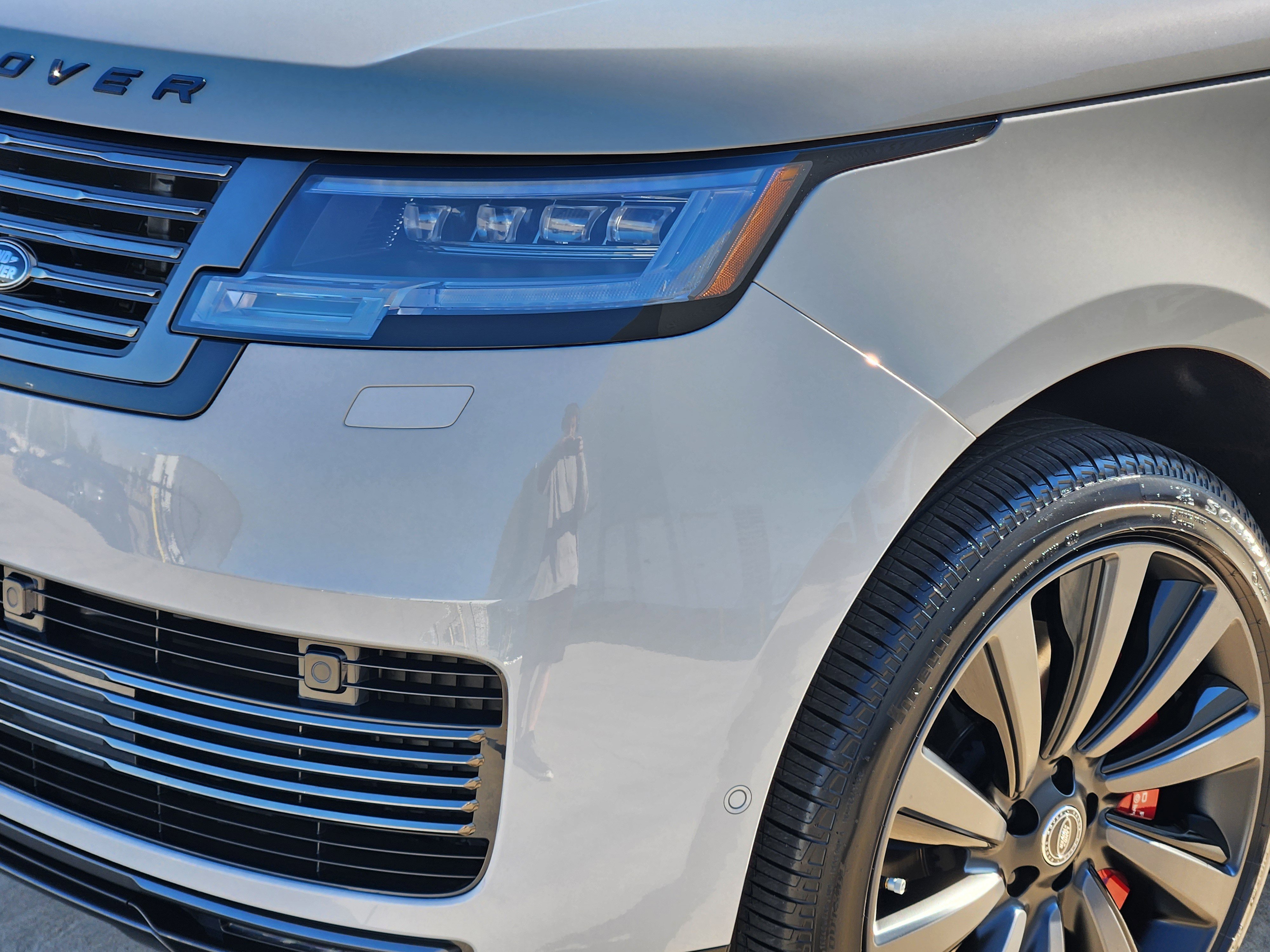 New 2025 Land Rover Range Rover SV image 9