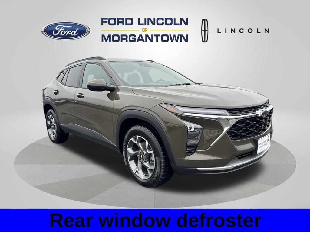 Used 2024 Chevrolet Trax LT w/ Sunroof Package FWD image 4