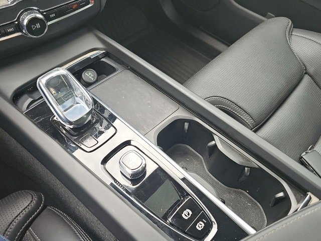 Used 2022 Volvo XC60 T8 Inscription w/ Advanced Package image 25