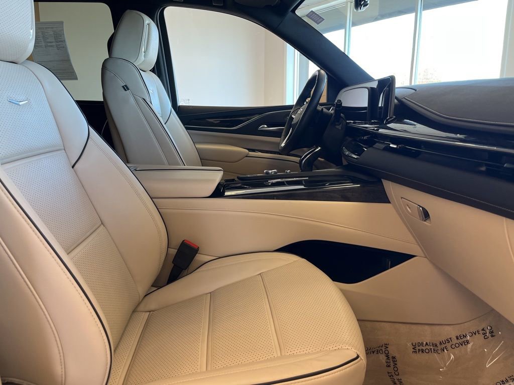 Certified 2024 Cadillac Escalade Premium Luxury AWD/4WD image 12