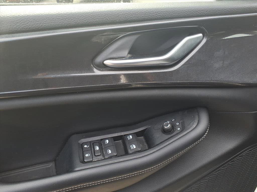 Used 2023 Jeep Grand Cherokee L Laredo RWD image 15