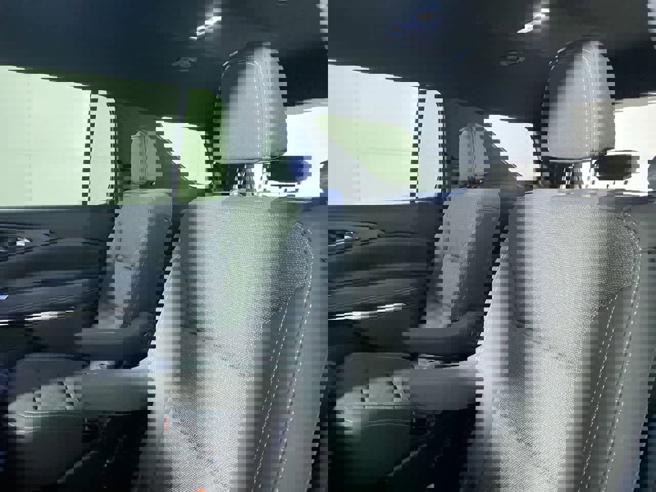 Used 2025 Chevrolet Traverse LT image 28