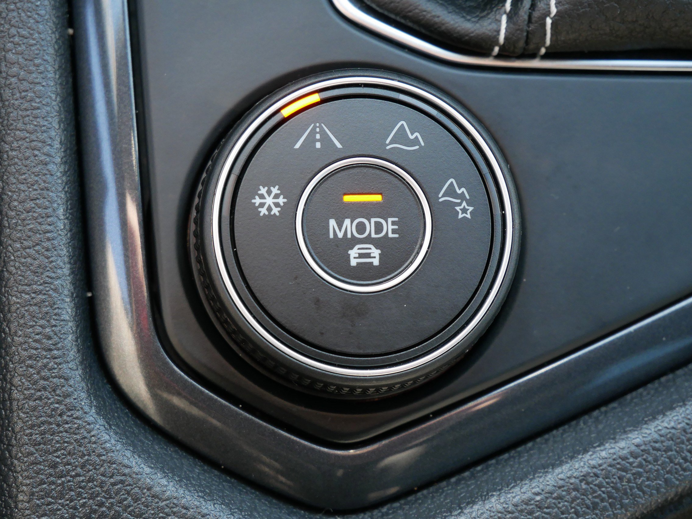 Used 2024 Volkswagen Tiguan SE R-Line w/ MDO Package, Two-Row image 29