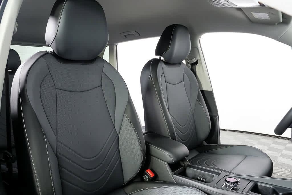 Certified 2025 Volkswagen Tiguan SE FWD image 24