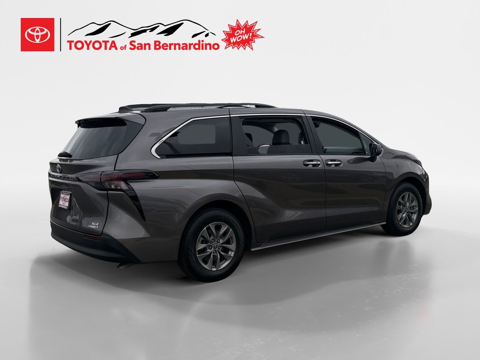 Certified 2024 Toyota Sienna XLE image 5