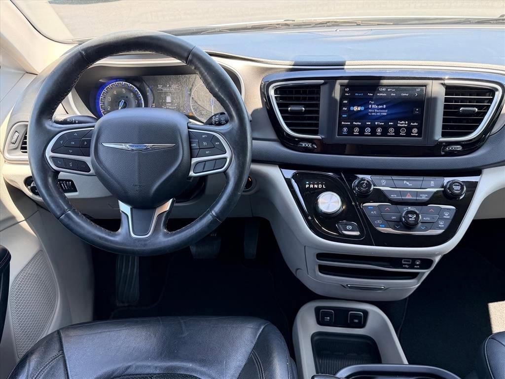 Used 2020 Chrysler Pacifica Touring-L image 12
