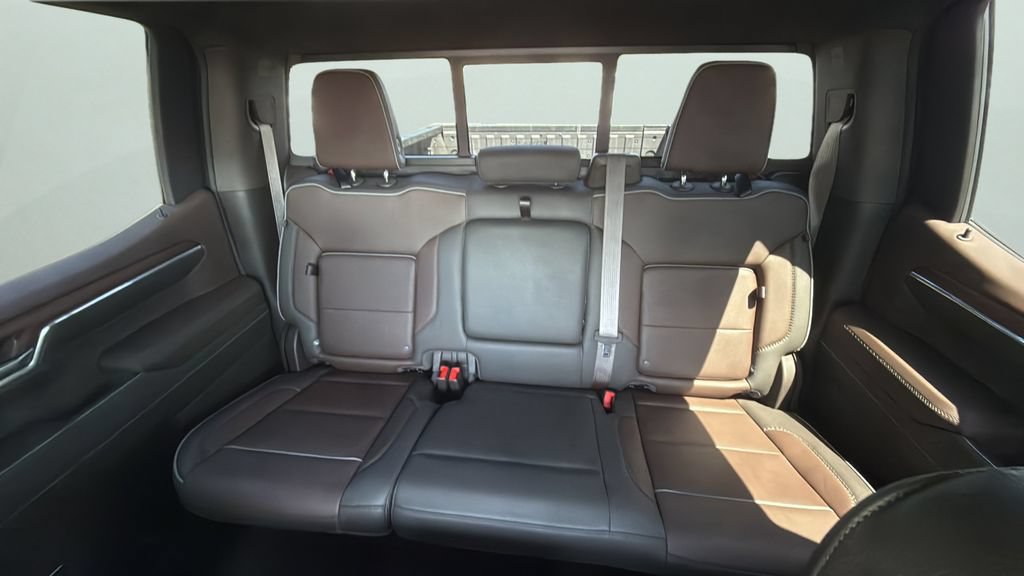 Used 2023 GMC Sierra 1500 Denali w/ Technology Package AWD/4WD image 16
