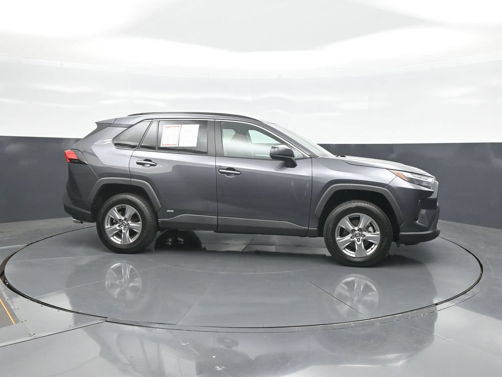 Used 2025 Toyota RAV4 LE AWD/4WD image 8