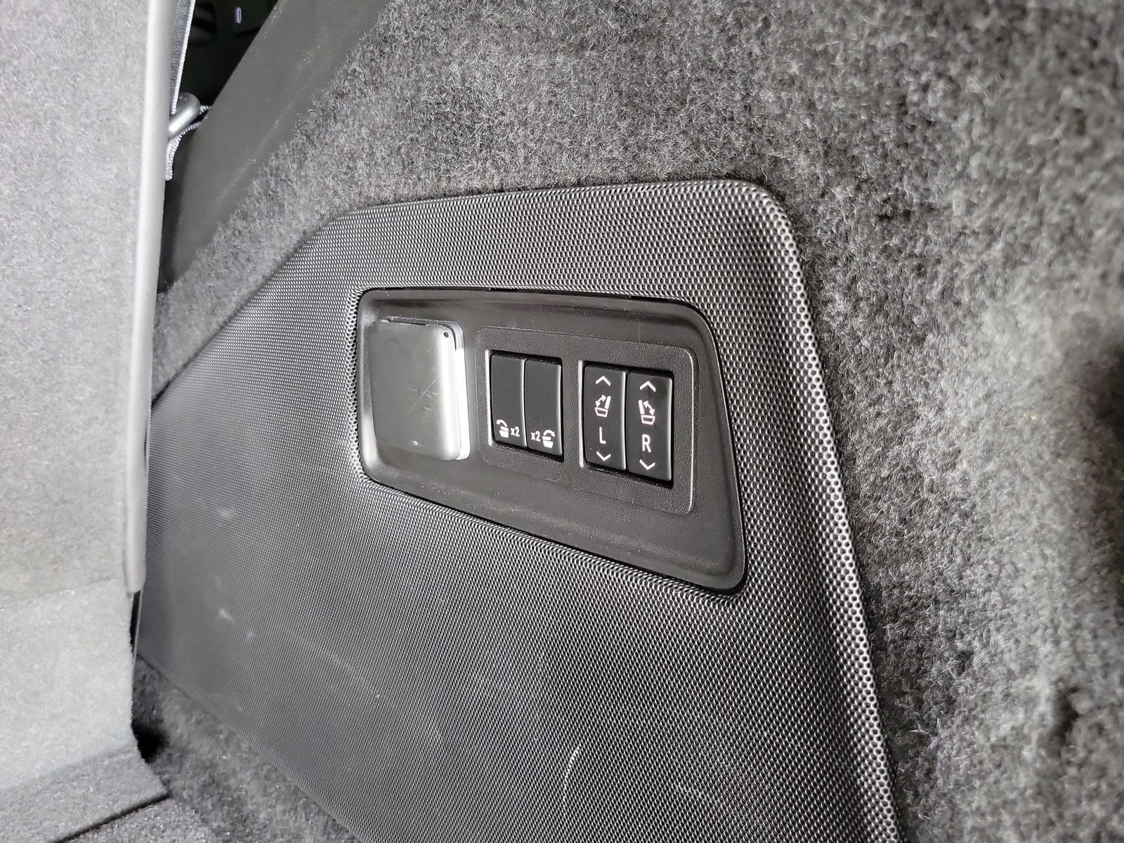 Used 2023 Cadillac Escalade V AWD/4WD image 36