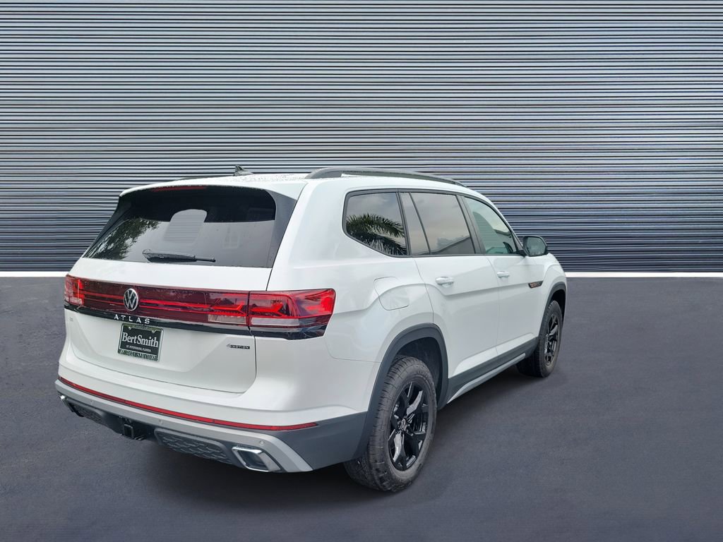 New 2026 Volkswagen Atlas Peak Edition image 3
