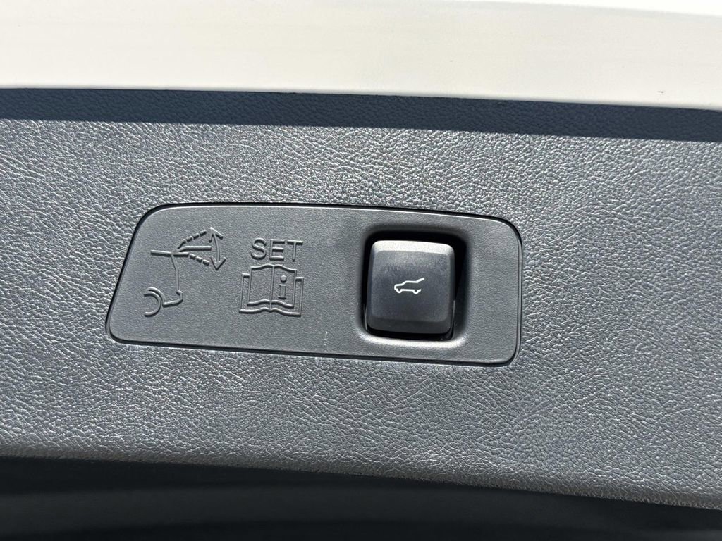 New 2026 Lincoln Corsair Premiere image 12