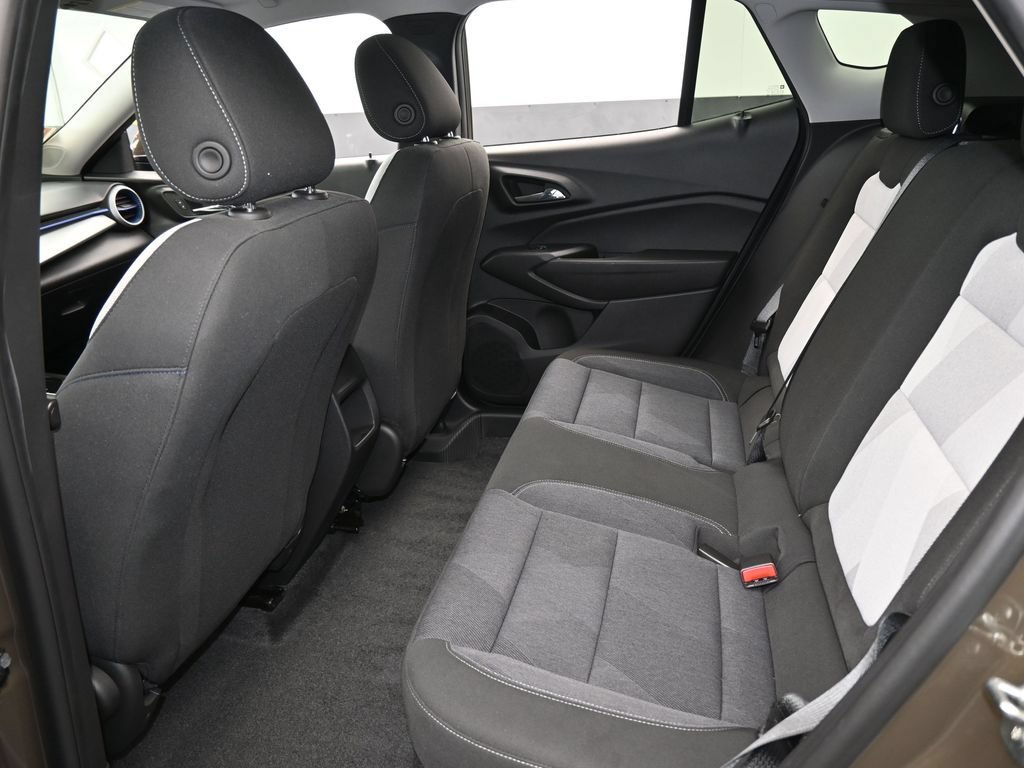 Used 2024 Chevrolet Trax LS w/ LS Convenience Package FWD image 31