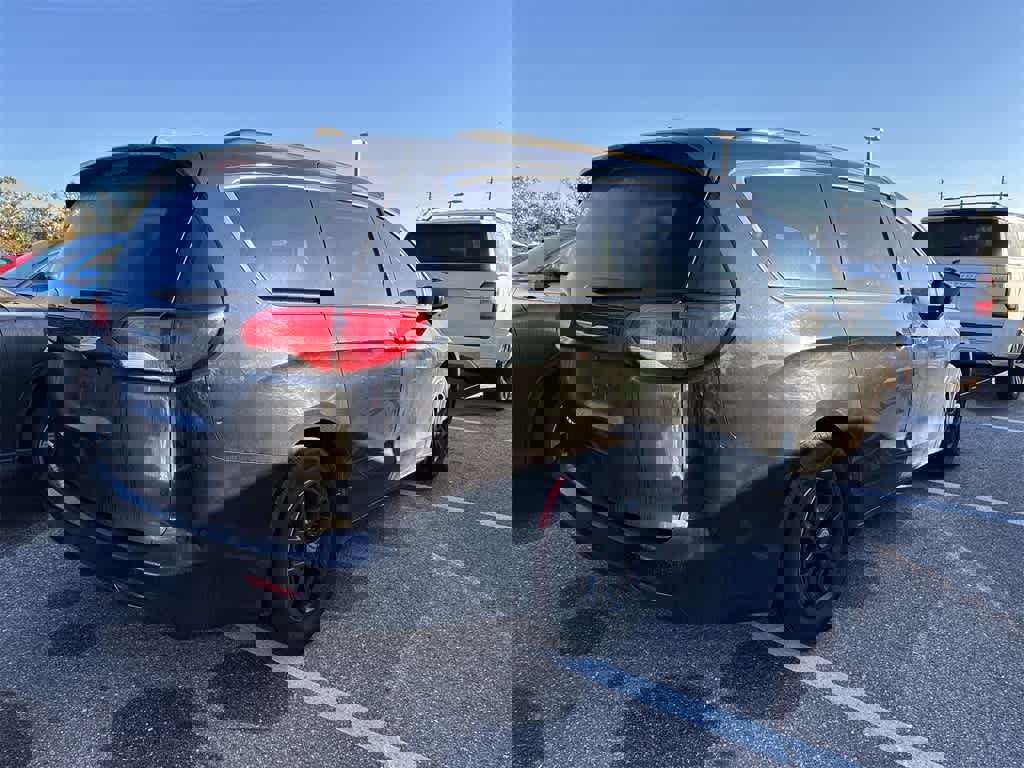 Used 2021 Chrysler Voyager Lxi image 3