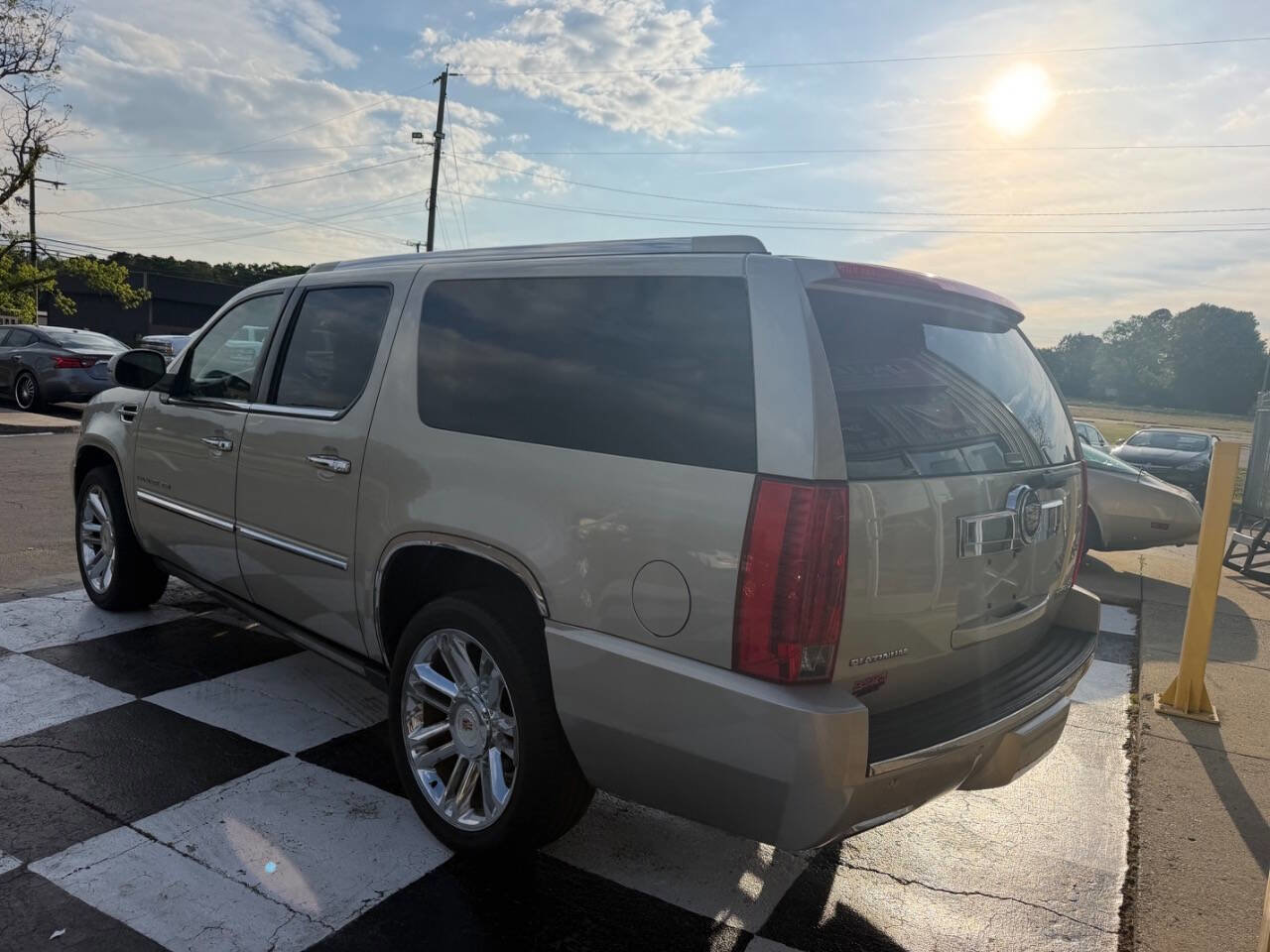 Used 2013 Cadillac Escalade ESV Platinum AWD/4WD image 7