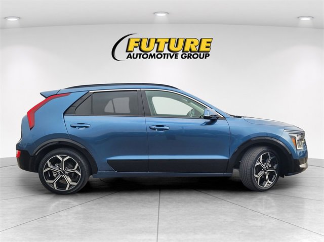 Used 2023 Kia Niro EX Touring image 3